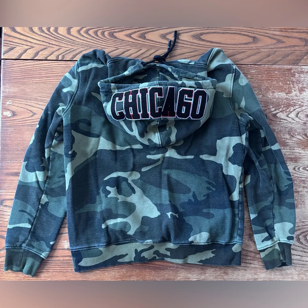 Men’s Chicago Bulls Pro Standard Camo Hoodie - Picture 4 of 7